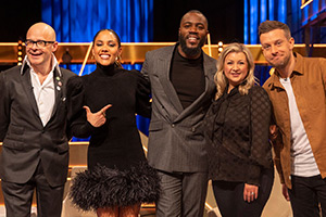 The Lateish Show With Mo Gilligan. Image shows left to right: Harry Hill, Alex Scott, Mo Gilligan, Rosie Ramsey, Chris Ramsey