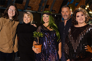 Live From Aberystwyth Pier. Image shows from L to R: Chloe Petts, Esyllt Sears, Carys Eleri, Tudur Owen, Kiri Pritchard-McLean