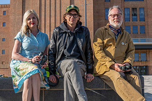 Painting Birds With Jim And Nancy Moir. Image shows left to right: Nancy Sorrell, Justin Hawkins, Vic Reeves