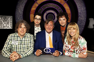 QI. Image shows from L to R: Alan Davies, Sue Perkins, Stephen Fry, Chris Addison, Sara Cox. Copyright: TalkbackThames