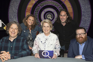 QI. Image shows from L to R: Alan Davies, Lucy Porter, Sandi Toksvig, Ross Noble, Frankie Boyle. Copyright: TalkbackThames