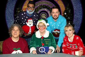 QI. Image shows from L to R: Alan Davies, Romesh Ranganathan, Sandi Toksvig, Jason Manford, Holly Walsh. Copyright: TalkbackThames