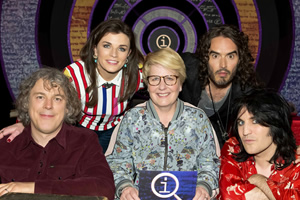 QI. Image shows from L to R: Alan Davies, Aisling Bea, Sandi Toksvig, Russell Brand, Noel Fielding. Copyright: TalkbackThames