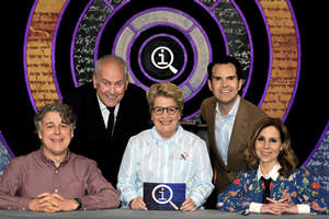 QI. Image shows from L to R: Alan Davies, Gyles Brandreth, Sandi Toksvig, Jimmy Carr, Sally Phillips. Copyright: TalkbackThames