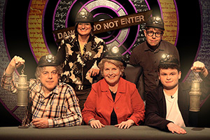 QI. Image shows left to right: Alan Davies, Zoe Lyons, Sandi Toksvig, Josh Widdicombe, Dan Tiernan