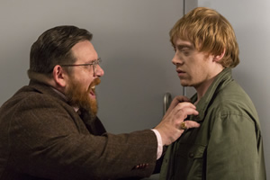 Sick Note. Image shows from L to R: Dr Iain Glennis (Nick Frost), Daniel Glass (Rupert Grint). Copyright: King Bert Productions