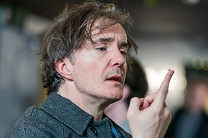 Stuck. Dan (Dylan Moran)