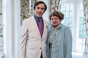 This Time With Alan Partridge. Image shows from L to R: Alan Partridge (Steve Coogan), Lynn Benfield (Felicity Montagu). Copyright: Baby Cow Productions