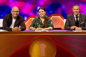 Through The Keyhole. Image shows from L to R: Gregg Wallace, Scarlett Moffatt, Paddy McGuinness. Copyright: Talkback