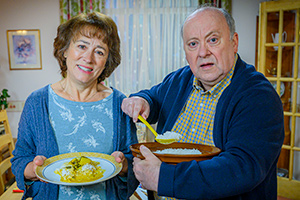 Two Doors Down. Image shows from L to R: Beth (Arabella Weir), Eric (Alex Norton)