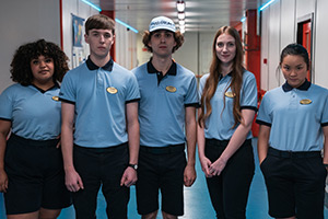 Wreck. Image shows left to right: Lauren (Amber Grappy), Jamie (Oscar Kennedy), Jerome (Diego Andres), Jenny (Louise Parker), Vivian (Thaddea Graham)