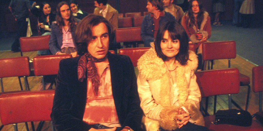 24 Hour Party People. Image shows left to right: Tony Wilson (Steve Coogan), Lindsay (Shirley Henderson). Credit: Film4