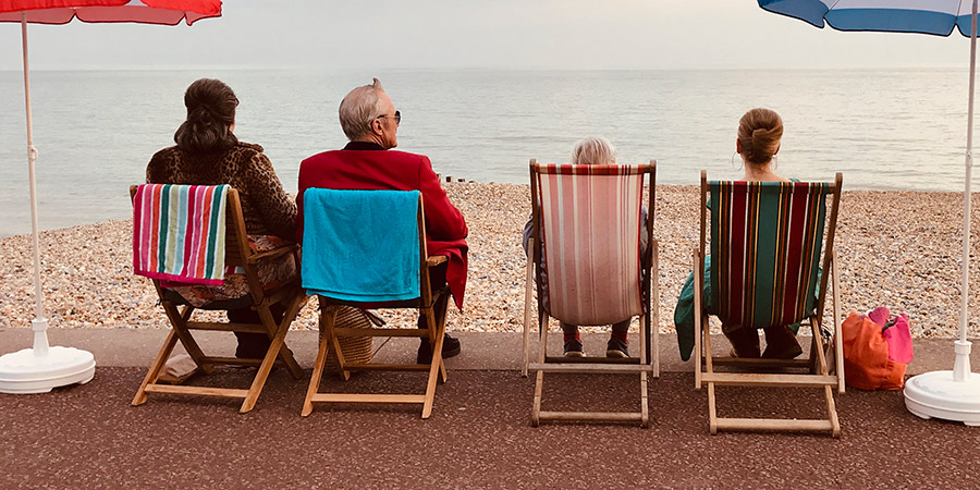 Brighton. Image shows from L to R: Dinah (Marion Bailey), Derek (Larry Lamb), Dave (Phil Davis), Doreen (Lesley Sharp). Copyright: CK Films