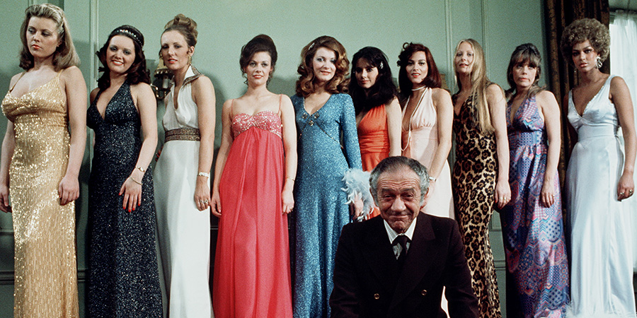 Cllr Sidney Fiddler with the Miss Fircombe contestants. Credit: Rank Organisation, ITV