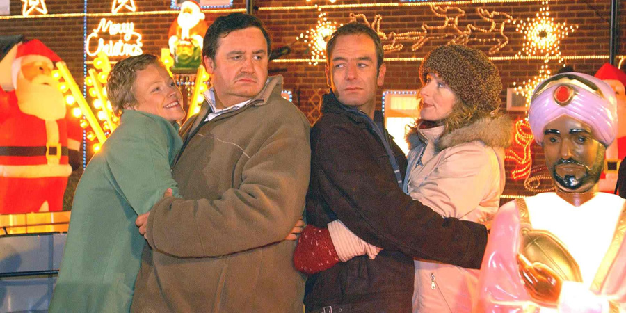 Christmas Lights. Image shows from L to R: Pauline (Maxine Peake), Howie (Mark Benton), Colin (Robson Green), Jackie (Nicola Stephenson). Copyright: Granada Television