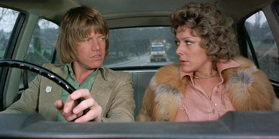 Confessions Of A Driving Instructor. Image shows from L to R: Timothy Lea (Robin Askwith), Mary Truscott (Lynda Bellingham). Copyright: Columbia Pictures