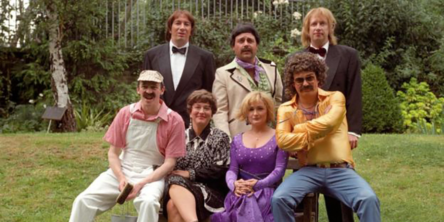 The Fast Show. Image shows from L to R: Paul Whitehouse, Simon Day, Arabella Weir, John Thomson, Caroline Aherne, Charlie Higson, Mark Williams. Copyright: BBC