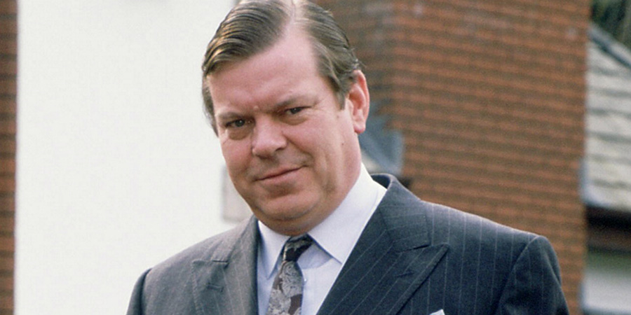 Gone To The Dogs. Larry Patterson (Warren Clarke)