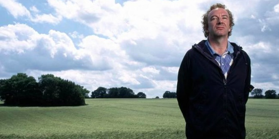 Grass. Billy Bleach (Simon Day). Copyright: BBC