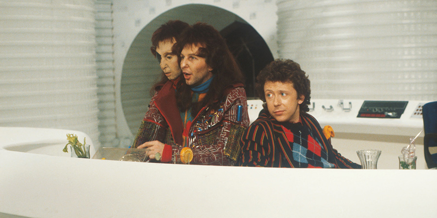 The Hitchhiker's Guide To The Galaxy. Image shows from L to R: Zaphod Beeblebrox (Mark Wing-Davey), Ford Prefect (David Dixon). Copyright: BBC