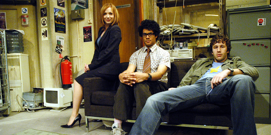 The IT Crowd. Image shows from L to R: Jen (Katherine Parkinson), Moss (Richard Ayoade), Roy (Chris O'Dowd). Copyright: TalkbackThames