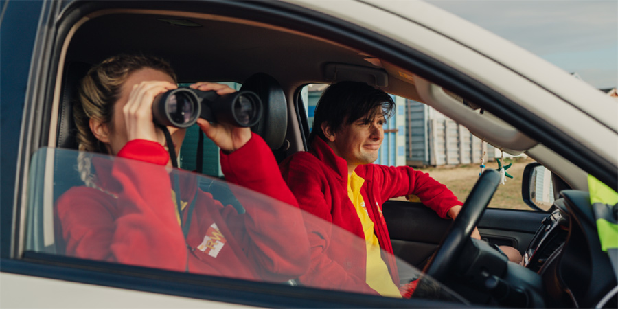 Lifeguards. Image shows from L to R: Jess (Stevie Martin), Drew (Kieran Hodgson)