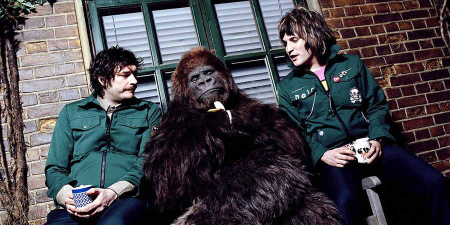 The Mighty Boosh. Image shows left to right: Howard Moon (Julian Barratt), Bollo (Dave Brown), Vince Noir (Noel Fielding)