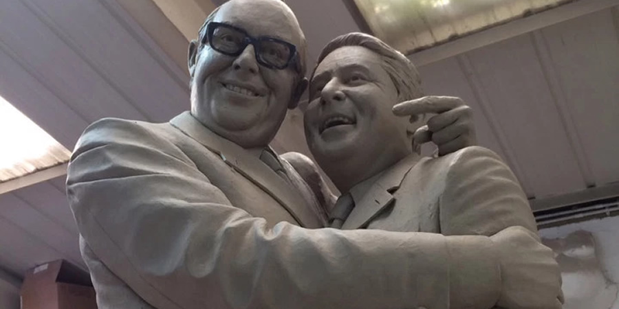 Morecambe & Wise statue