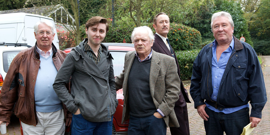 Rock & Chips. Image shows from L to R: Gareth Gwenlan, Del Boy (James Buckley), Del (David Jason), Freddie 'The Frog' Robdal (Nicholas Lyndhurst), John Sullivan