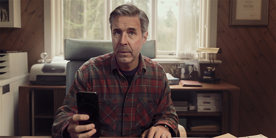 Small Town, Big Story. Seamus Proctor (Paddy Considine)