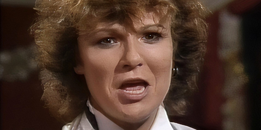 The Green Tie On The Little Yellow Dog. Julie Walters