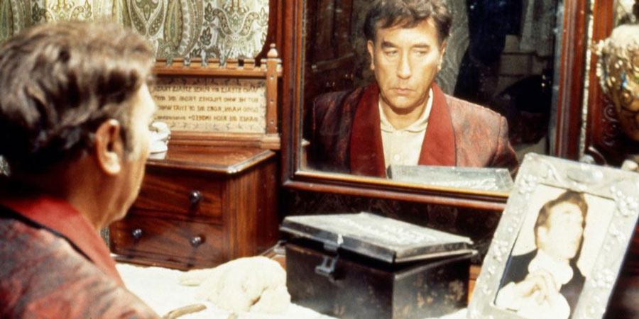 The House In Nightmare Park. Foster Twelvetrees (Frankie Howerd). Copyright: Associated London Films Limited / Extonation Productions Limited