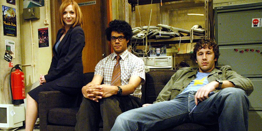 The IT Crowd. Image shows from L to R: Jen (Katherine Parkinson), Moss (Richard Ayoade), Roy (Chris O'Dowd). Copyright: TalkbackThames