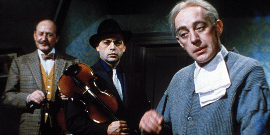 The Ladykillers. Image shows from L to R: Major Claude Courtney (Cecil Parker), Louis Harvey (Herbert Lom), Professor Marcus (Alec Guinness). Copyright: STUDIOCANAL