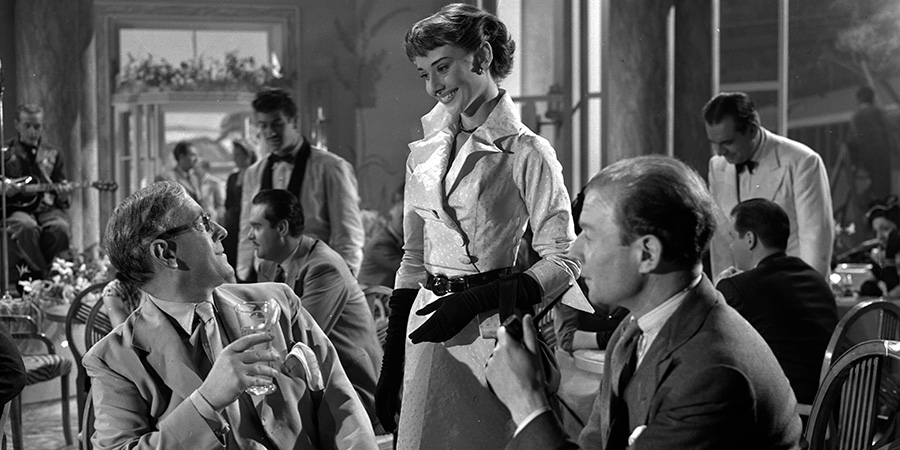 The Lavender Hill Mob. Image shows left to right: Holland (Alec Guinness), Chiquita (Audrey Hepburn), Gregory (William Fox). Credit: STUDIOCANAL