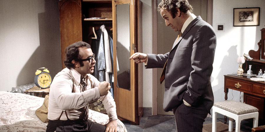 Thick As Thieves. Image shows left to right: George Dobbs (Bob Hoskins), Stan (John Thaw)