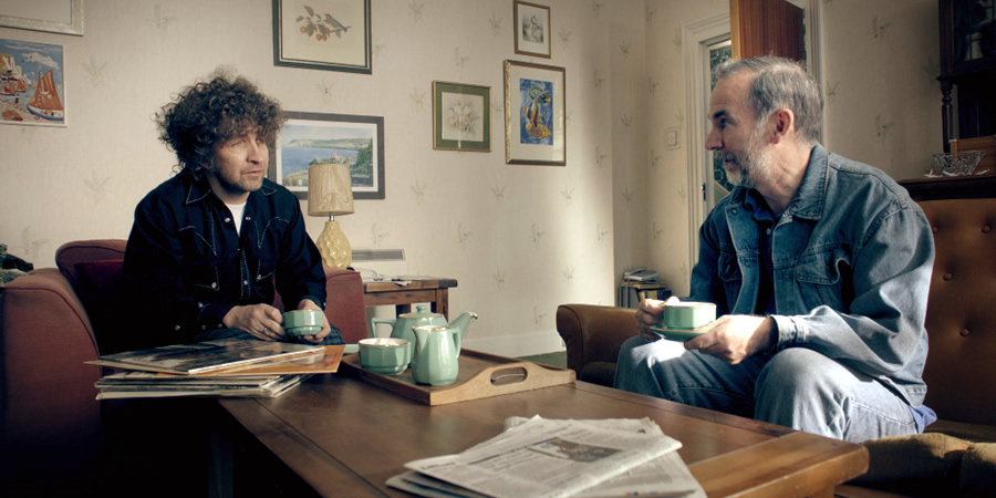 Urban Myths: Bob Dylan: Knockin' On Dave's Door. Image shows from L to R: Bob Dylan (Eddie Marsan), Dave (Paul Ritter)