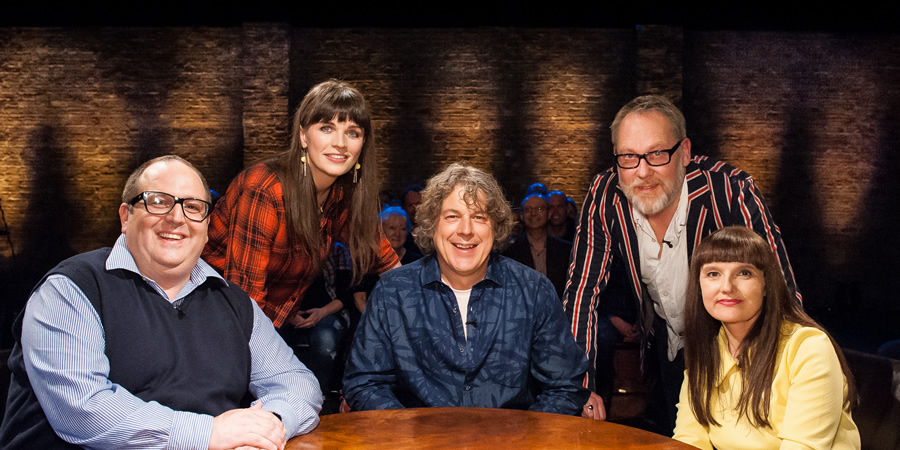 Alan Davies: As Yet Untitled. Image shows from L to R: Justin Moorhouse, Aisling Bea, Alan Davies, Vic Reeves, Jo Enright. Copyright: Phil McIntyre Entertainment