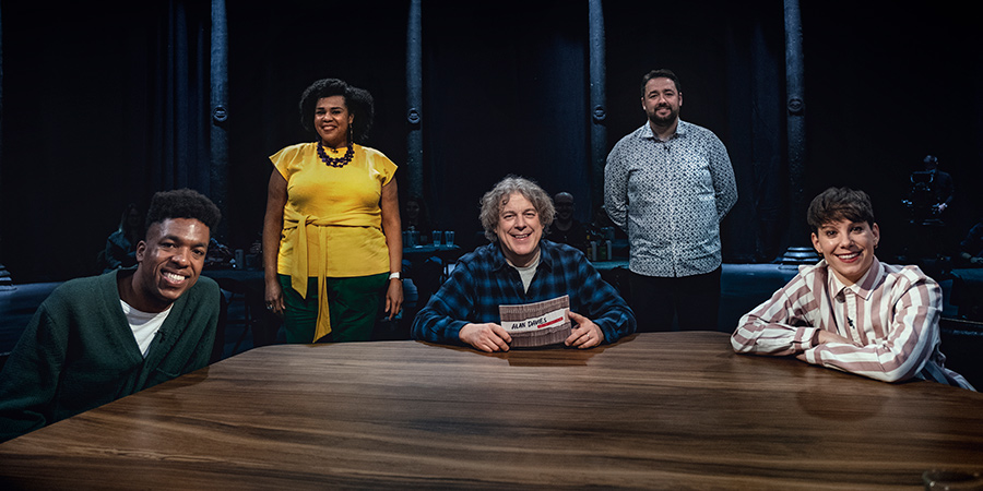 Alan Davies: As Yet Untitled. Image shows from L to R: Toussaint Douglass, Desiree Burch, Alan Davies, Jason Manford, Suzi Ruffell. Copyright: Phil McIntyre Entertainment