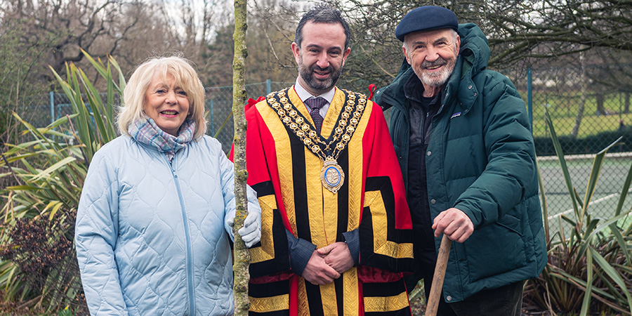 Alison & Larry: Billericay To Barry. Image shows left to right: Alison Steadman, Luke Mackenzie, Larry Lamb Alison & Larry: Billericay To Barry. Image shows left to right: Alison Steadman, Luke Mackenzie, Larry Lamb