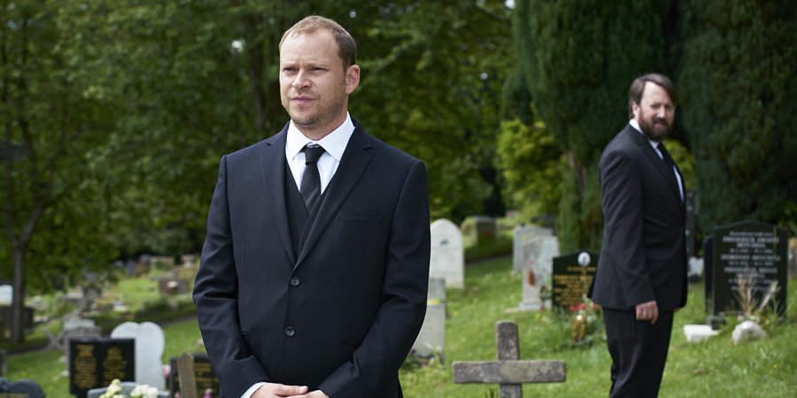 Back. Image shows from L to R: Andrew (Robert Webb), Stephen (David Mitchell)