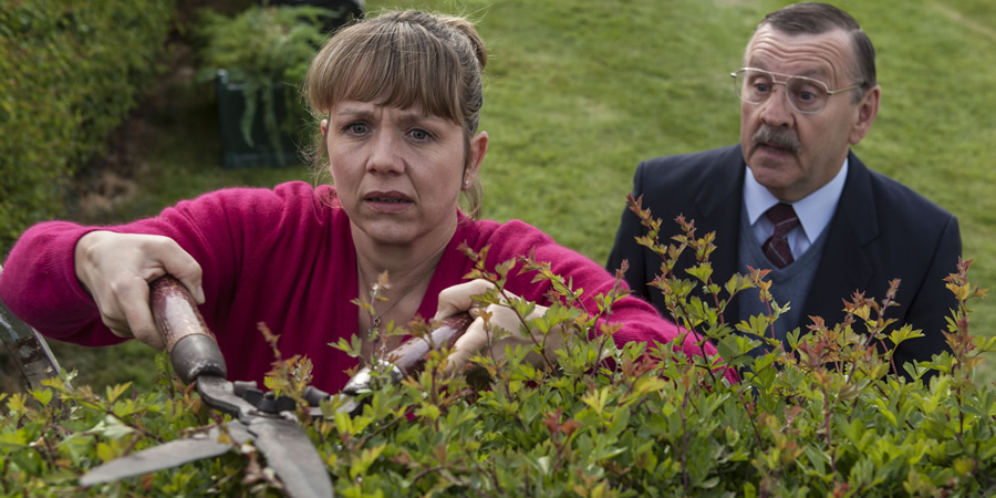 Bad Move. Image shows from L to R: Nicky (Kerry Godliman), Tedious Terry (Stephen Bent). Copyright: Open Mike Productions