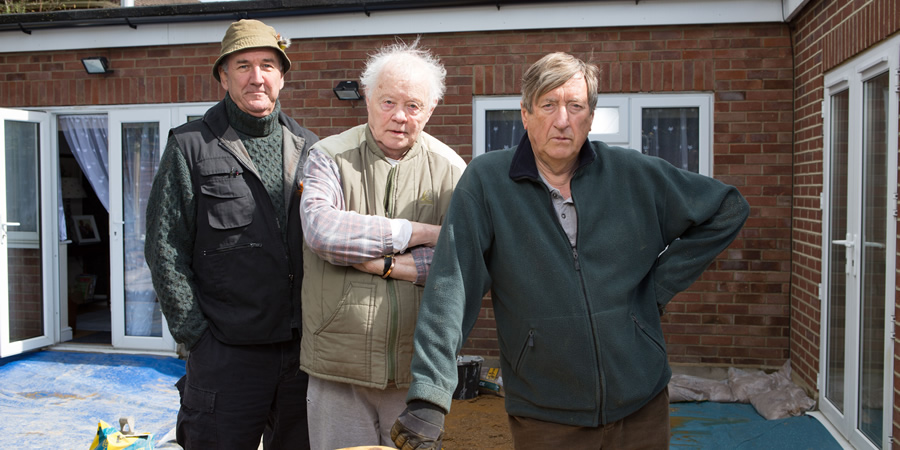 Boomers. Image shows from L to R: John (Russ Abbot), Thomas Parlour (Dudley Sutton), Alan (Philip Jackson). Copyright: Hat Trick Productions