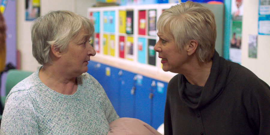 Boy Meets Girl. Image shows from L to R: Peggy (Janine Duvitski), Pam (Denise Welch). Copyright: Tiger Aspect Productions