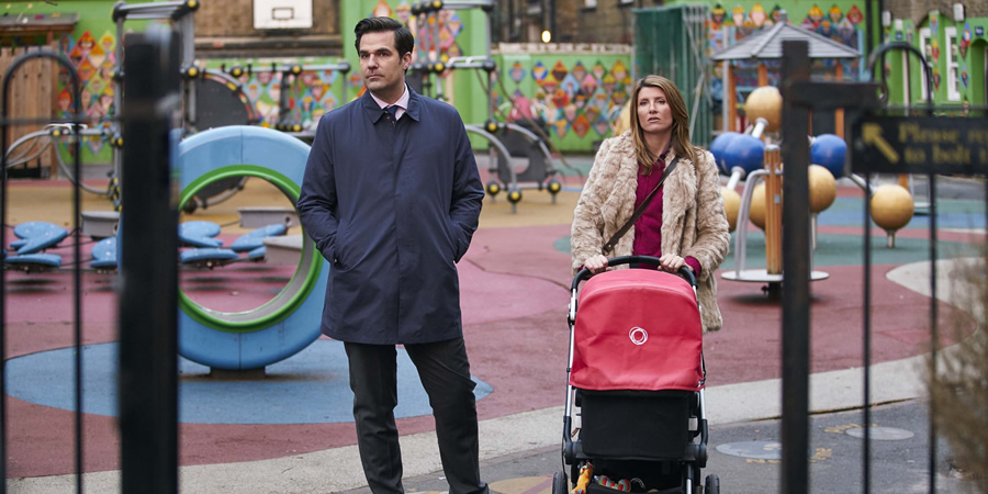 Catastrophe. Image shows from L to R: Rob (Rob Delaney), Sharon (Sharon Horgan). Copyright: Avalon Television