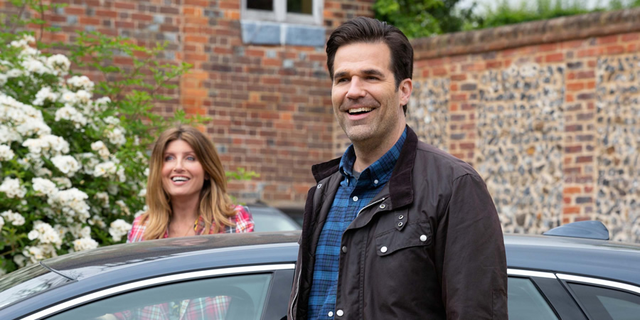 Catastrophe. Image shows from L to R: Sharon (Sharon Horgan), Rob (Rob Delaney). Copyright: Avalon Television