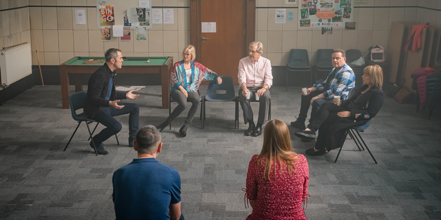 Cold Feet. Image shows from L to R: Adam Williams (James Nesbitt), Karen Marsden (Hermione Norris), David Marsden (Robert Bathurst), Pete Gifford (John Thomson), Jenny Gifford (Fay Ripley)