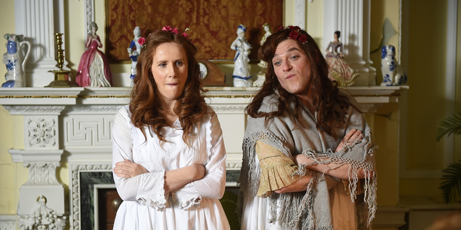 Drunk History. Image shows from L to R: Elsie Wright (Catherine Tate), Frances Griffiths (Mathew Horne). Copyright: Tiger Aspect Productions