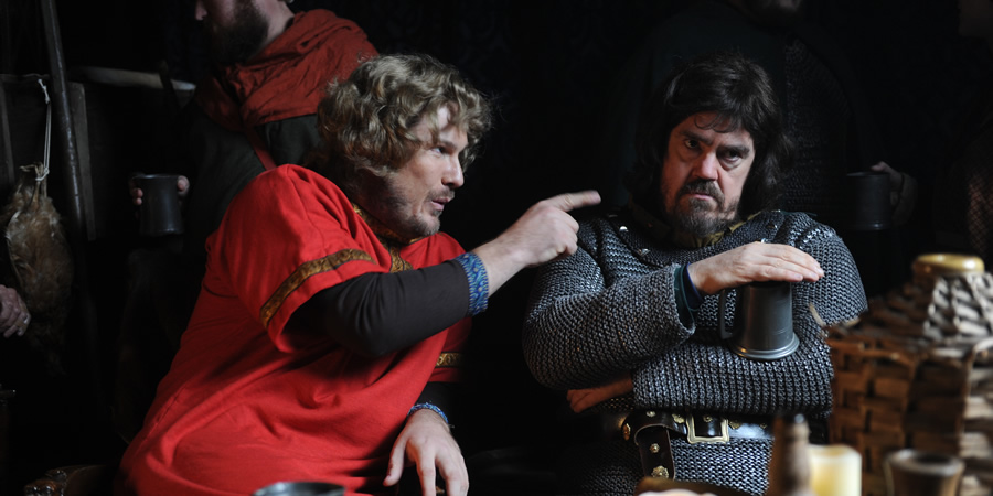 Drunk History. Image shows from L to R: Harold Godwinson (Marc Wootton), William The Bastard (Phill Jupitus). Copyright: Tiger Aspect Productions