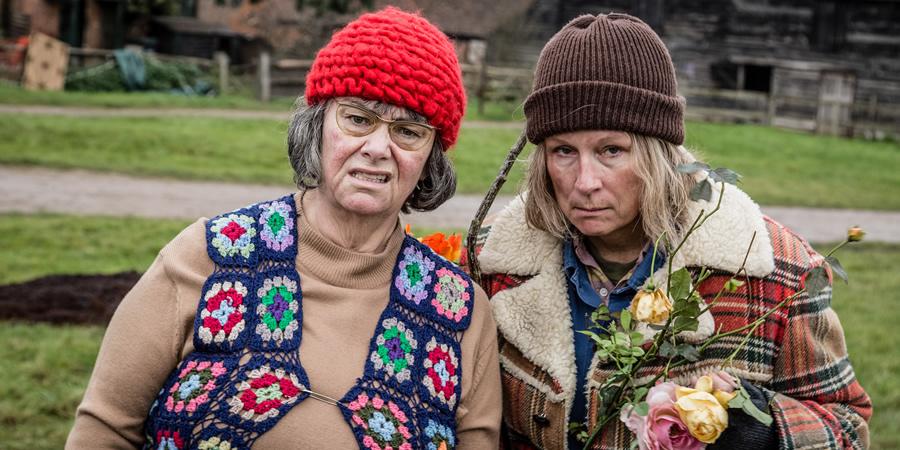 French And Saunders. Image shows from L to R: Dawn French, Jennifer Saunders